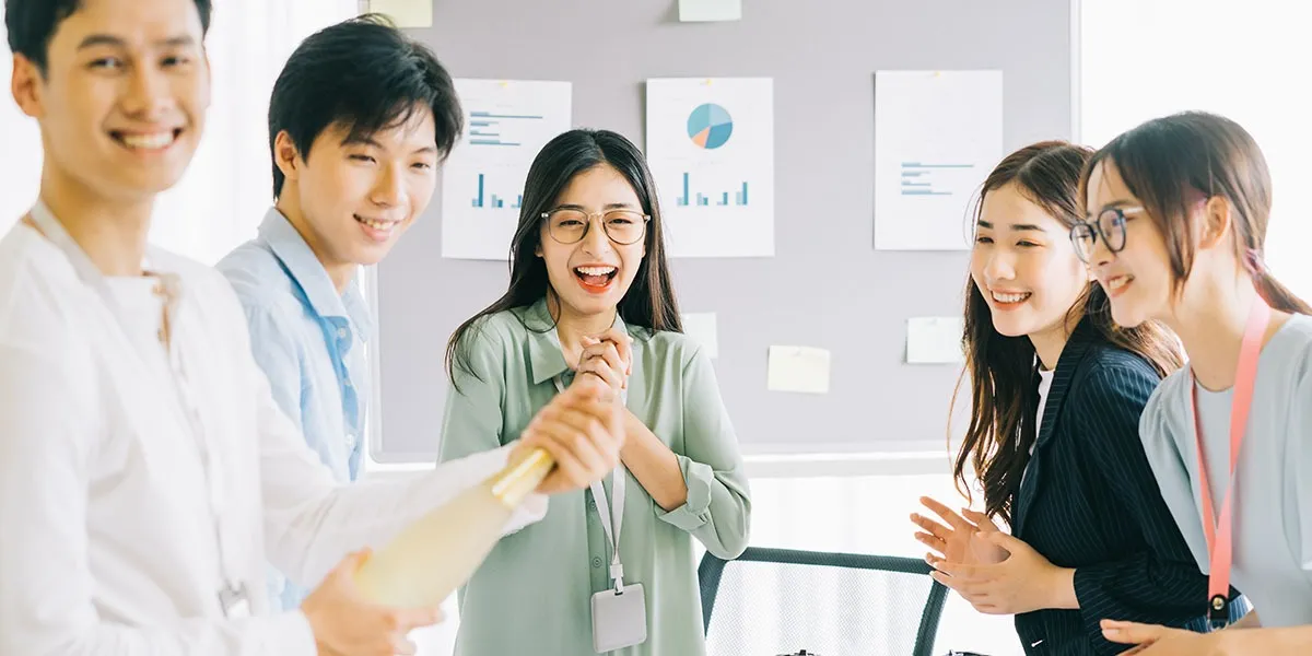 水素水も炭酸水も出せる 好みに合わせて選べる水素水 オフィスや施設で多くの方が利用する場合、好みに合わせて炭酸水や水素水を選べることは利用者様にとって嬉しいこと。水素水も炭酸水も出せるのはPSJだけです。福利厚生としても魅力的な商品となっております。